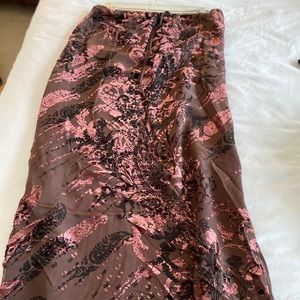 ANNE KLEIN rayon/silk w/pink velvet detail Lined